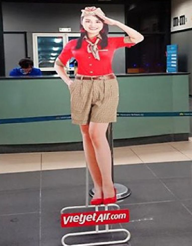 Standee hình người mẫu